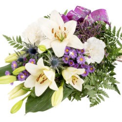 Blumen und Präsente von FloraPrima. Angebot "Liegestrauß mit lila Schleife" ab 24.90 zzgl. Lieferung.